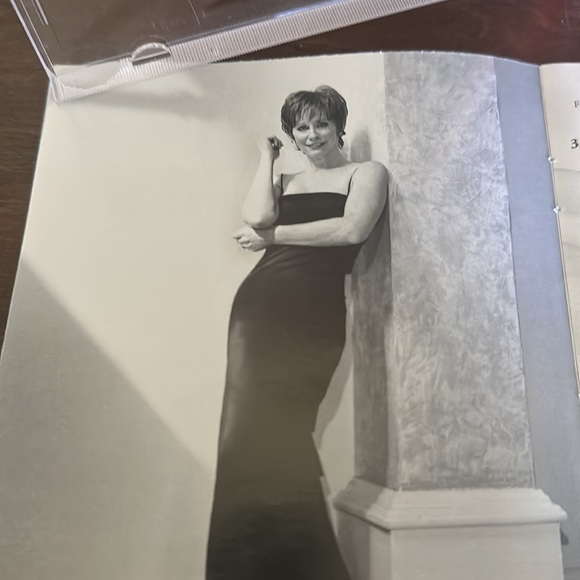 Reba Greatest Hits Volume III I’m a Survivor - Picture 9 of 14